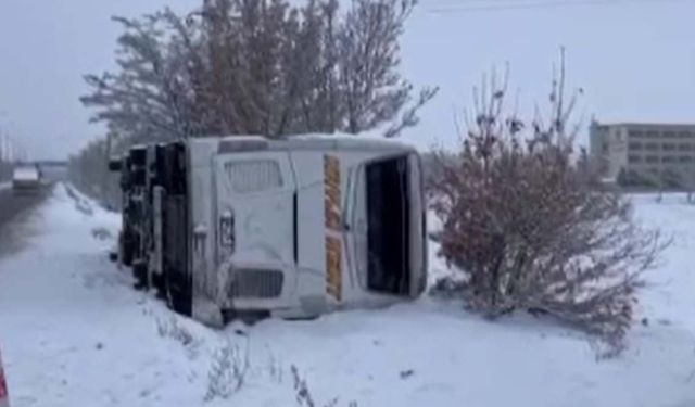 Nevşehir’de yolcu otobüsü devrildi