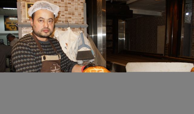 Ankara Çubuk'ta ramazan ayında ekşi maya ve sütle yapılan pideye talep artıyor