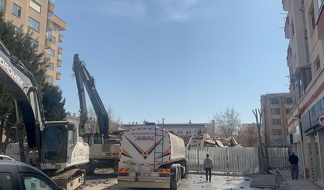 Konya Selçuklu'da 6 katlı bina çöktü