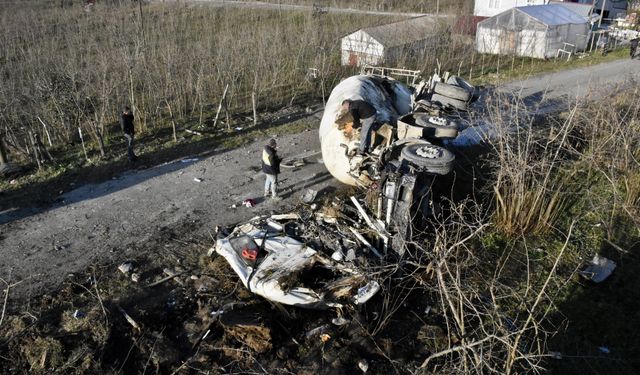 Ordu'da kaza yapan beton mikserinin sürücüsü yaralandı