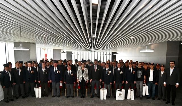 Gazilere milli bayram kıyafeti hediye edildi
