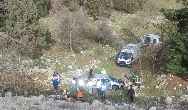Konya Derebucak'ta otomobil uçuruma devrildi: 2 ölü 3 yaralı