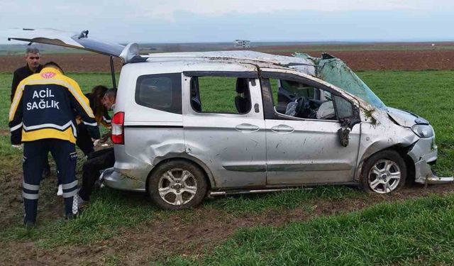 Tekirdağ Ergene'de hafif ticari araç takla attı
