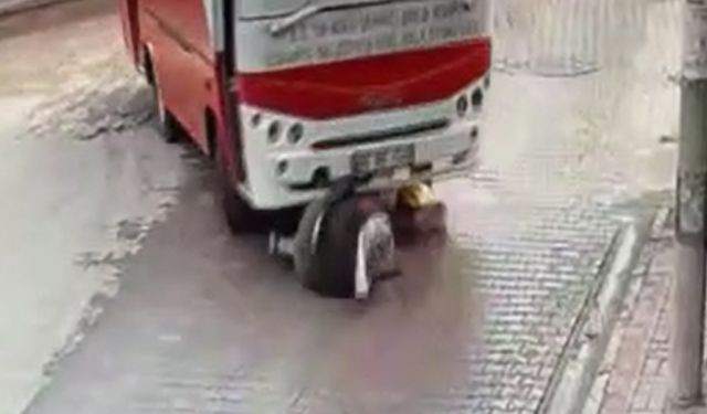 Osmaniye’de dönüş yapan özel halk otobüsünün altında kalan kadın kamerada