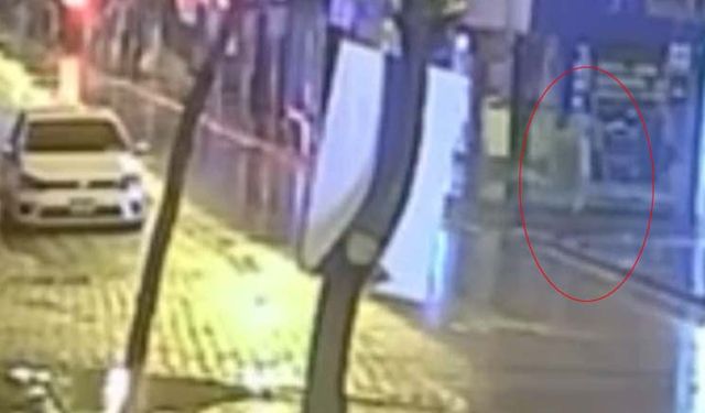 Cami duvarını delerek kuyumcuyu soyanlar, çaldıkları otomobili iş yerine geri bıraktılar