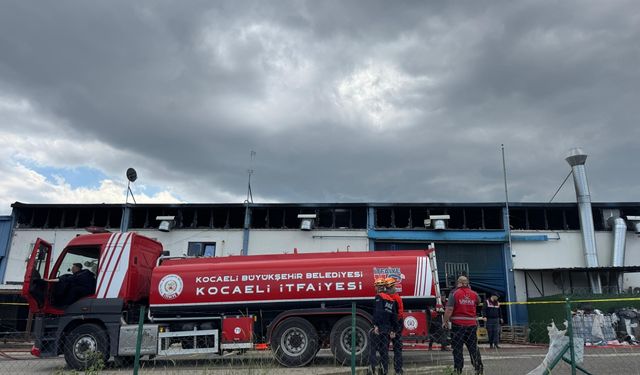 Gebze'de boya fabrikasında yangın çıktı