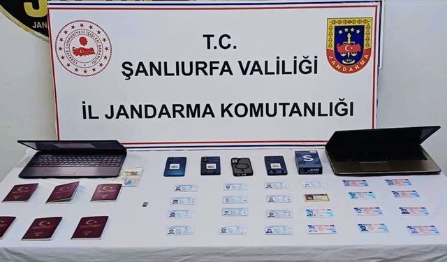 Şanlıurfa Suruç'ta sahte sürücü belgesi düzenlediği iddiasıyla 4 zanlı yakalandı