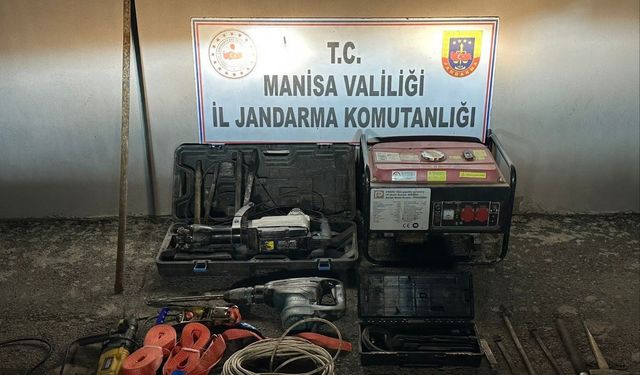 Akhisar’da kaçak kazı yapan 2 kişi suçüstü yakalandı