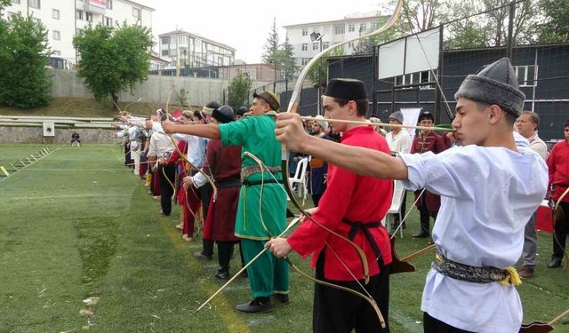 Geleneksel Türk okçuluğunda gençler Kütahya’da buluştu
