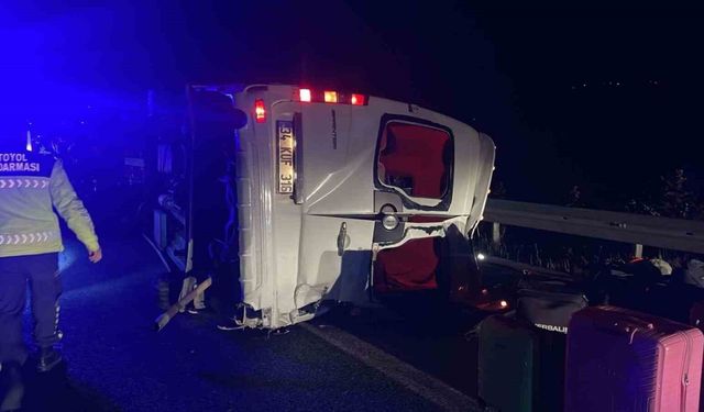 Manisa'da feci kaza: Soma’da servis minibüsü devrildi 1 ölü 13 yaralı