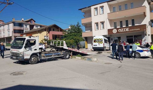 Safranbolu'da frenleri tutmayan öğrenci servisi iş yerine daldı