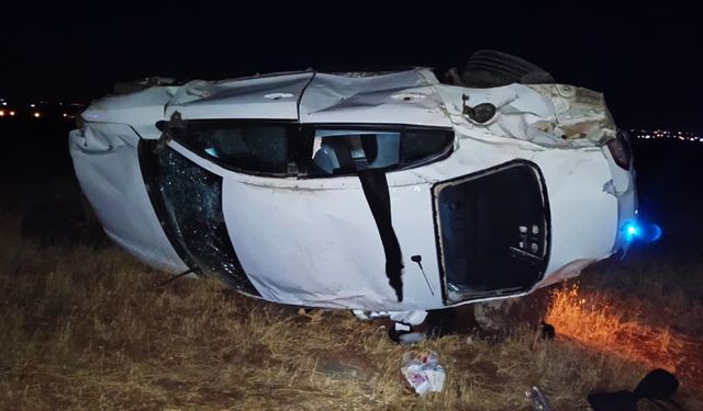 Siverek'te şarampole devrilen otomobildeki 3 kişi yaralandı
