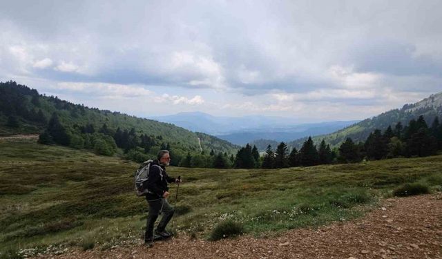 Uludağ'da haziran ortasında karda yürüdüler