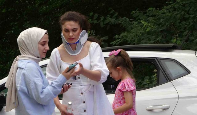 Kartepe'de otomobiller çarpıştı: 1’i çocuk 6 yaralı
