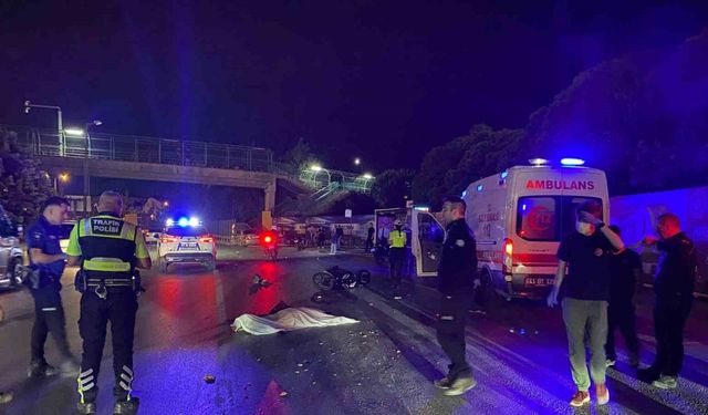Kocaeli İzmit'te feci kaza: Tırın altında kalan motosiklet sürücüsü ezilerek öldü