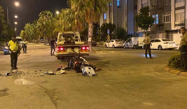 Adana'da feci kazada ciple çarpışan motosikletin sürücüsü öldü