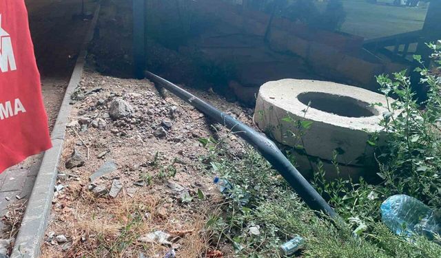 Ankara’da kontrolden çıkan otomobil havalanarak dükkana uçtu