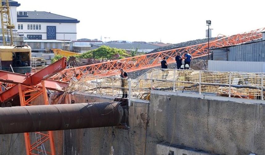 Sancaktepe'de metro inşaatında kule vincinin devrilmesi sonucu 2 kişi öldü