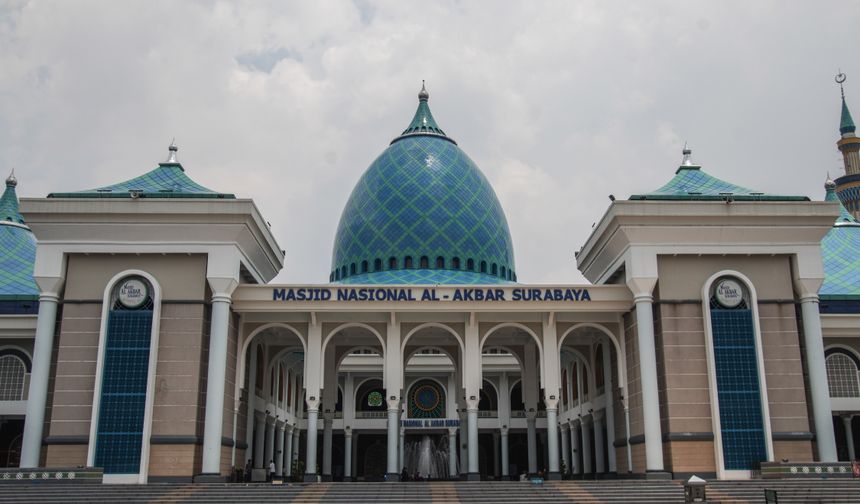 Endonezya'nın en büyük ikinci camisi El Ekber Camisi