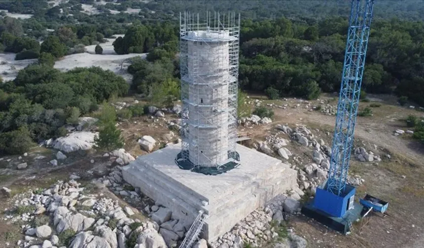 Yeniden ayağa kaldırılan Patara Deniz Feneri'nin son basamağı konuldu