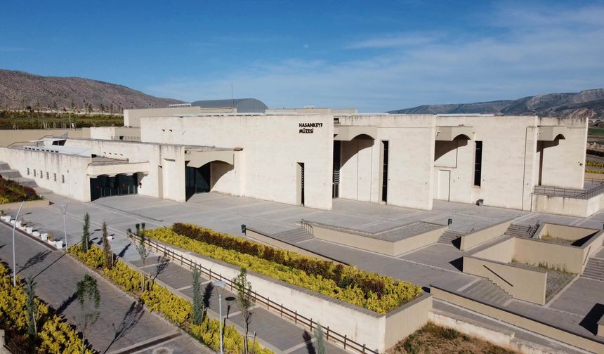 Su üstünden ulaşımı sağlanan Hasankeyf Müzesi ziyaretçilerini tarihi yolculuğa çıkarıyor