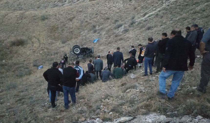 Traktör 400 metrelik uçuruma yuvarlandı: 1 ölü