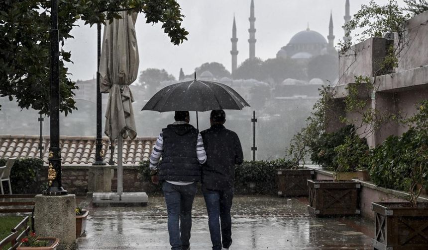 İstanbul’da sağanak yağış hayatı olumsuz etkiliyor