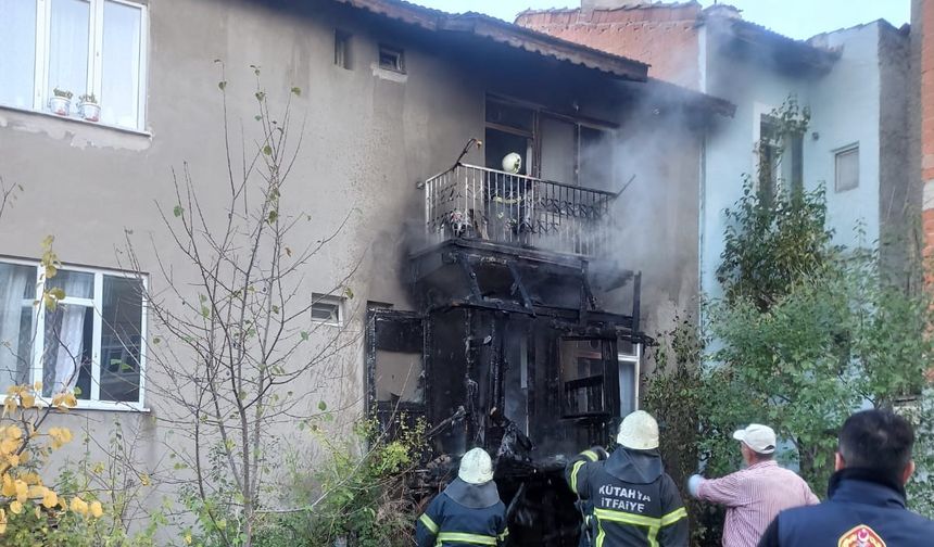 Kütahya’da yaşlı çiftin evi yandı