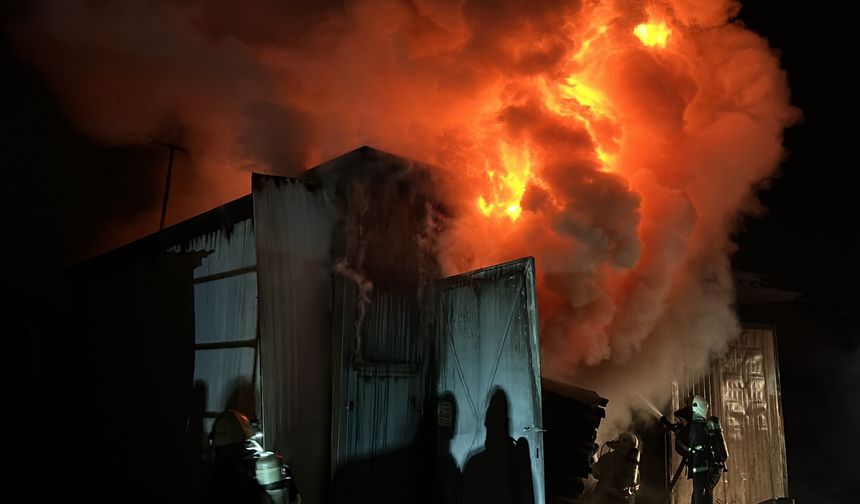Düzce’de kereste fabrikası alev alev yandı