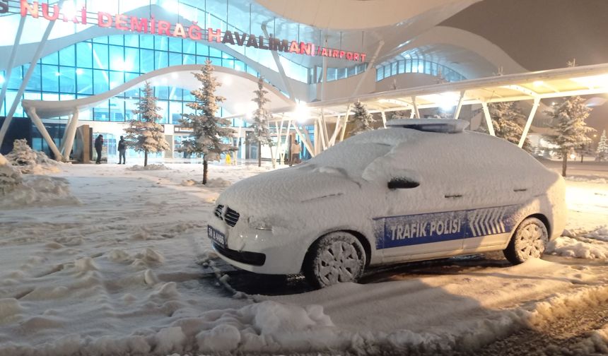 Sivas’ta Kar Yağışı Uçuşları Etkiledi