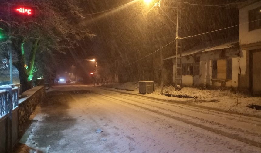 Bilecik’te kar sürprizi: Gümüşdere köyü beyaza büründü