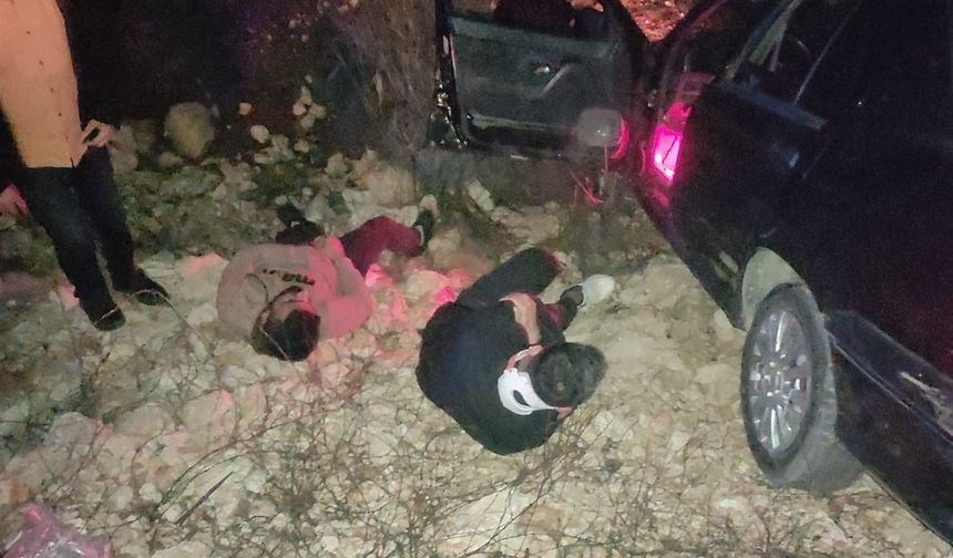 Mardin’de Şarampole Devrilen Otomobilde 5 Kişi Yaralandı
