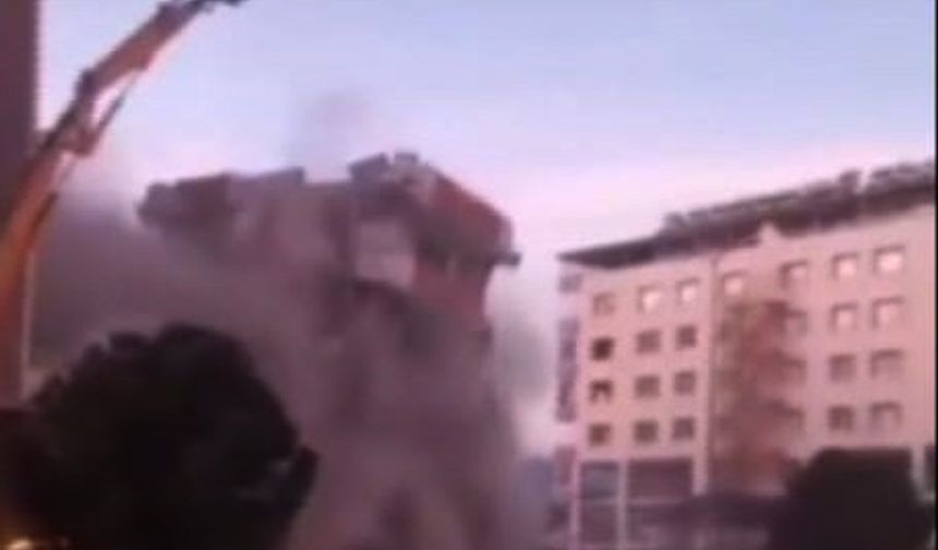 Gaziantep'te 6 katlı ağır hasarlı bina yıkım çalışması esnasında çöktü