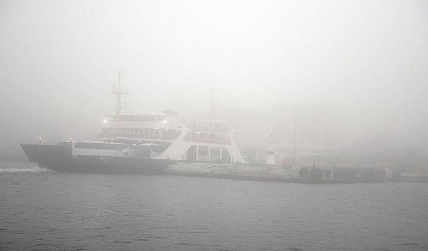 Çanakkale'de gemi geçişlerine sis engeli