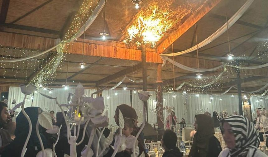 Mersin'de düğün salonunda yangın anı kamerada-İzle