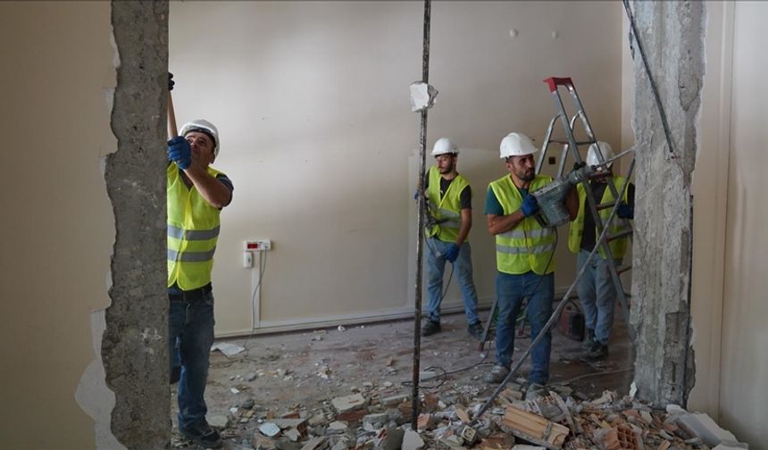 Depremde hasar alan ÇÜ Tıp Fakültesi Balcalı Hastanesinde güçlendirme çalışmaları sürüyor