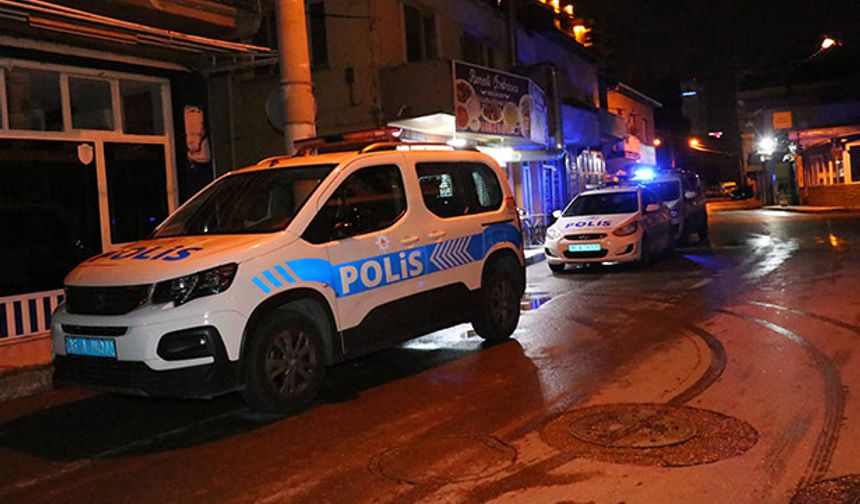 İzmir'de bıçaklı saldırıda bir kişi hayatını kaybetti