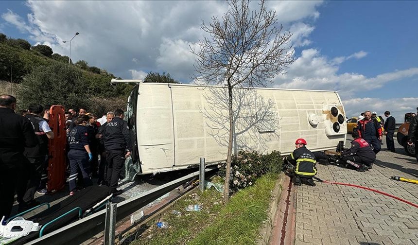 Aydın'da halk otobüsünün devrilmesi sonucu 28 kişi yaralandı