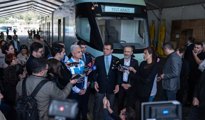 İmamoğlu elektrikli metrobüsün test sürüşüne katıldı: '2.5 milyon lira yakıt tasarrufu'