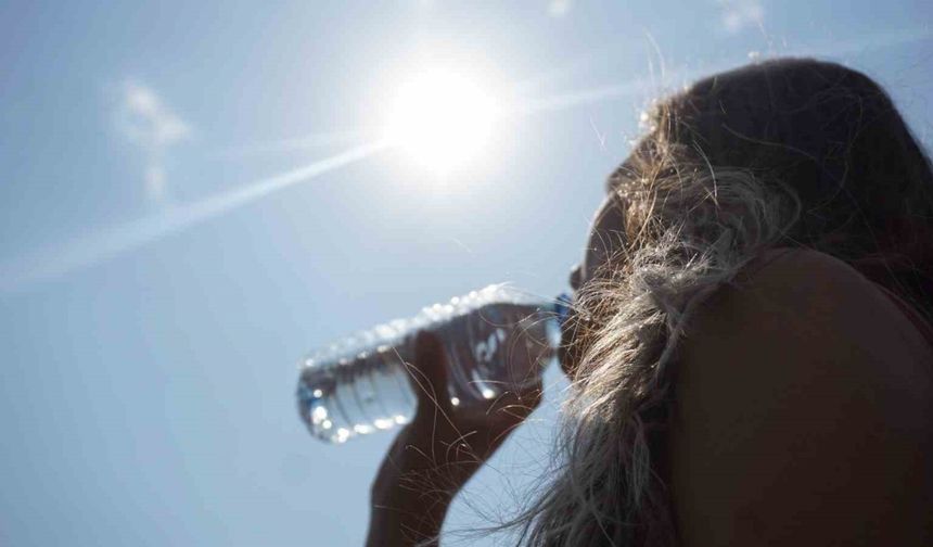 Uzmanı uyardı: su içmek için susamayı beklemeyin Akdeniz tipi beslenin