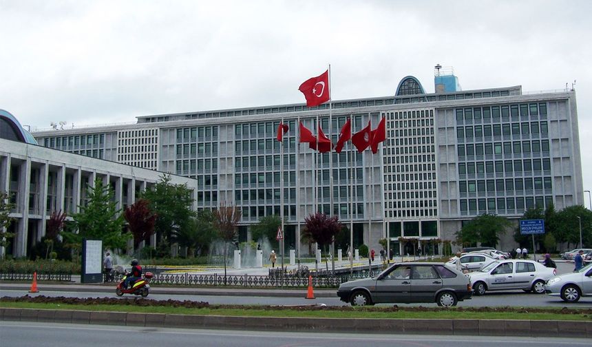 İBB'ye yönelik yolsuzluk soruşturmasında 14 zanlıdan 13'ü yakalandı
