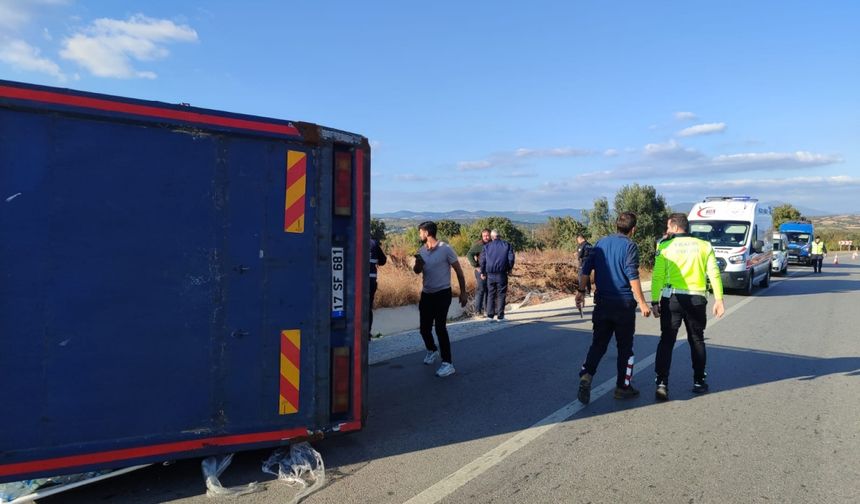 Çanakkale'de şarampole devrilen kamyondaki 2 kişi yaralandı