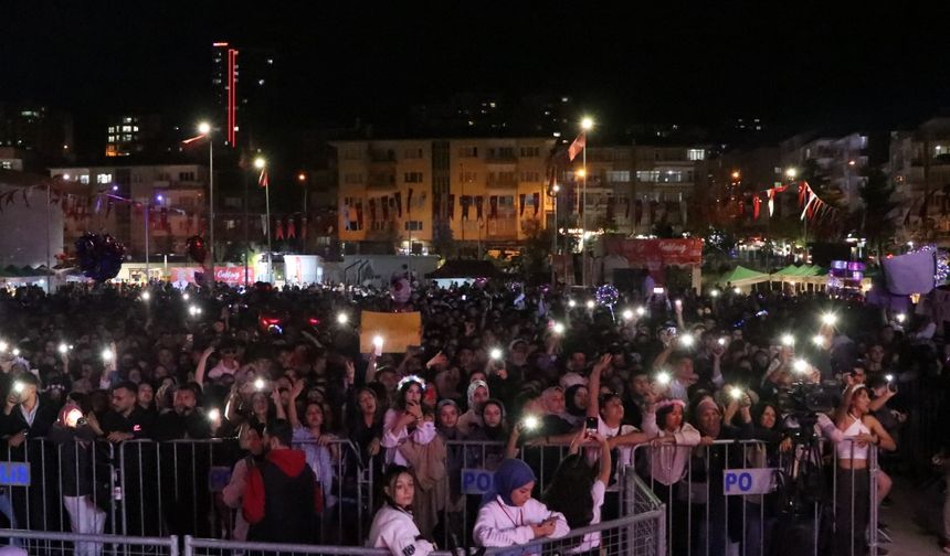 Niğde 4. Gastronomi Festivali'nde Sancak konser verdi