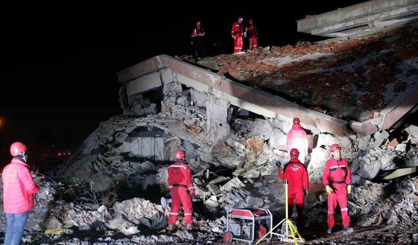 İstanbul'da olası depreme hazırlanan Edirne’de nefesleri kesen tatbikat yapıldı