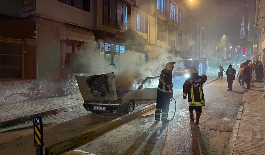 Çorum’da otomobil seyir halindeyken yandı