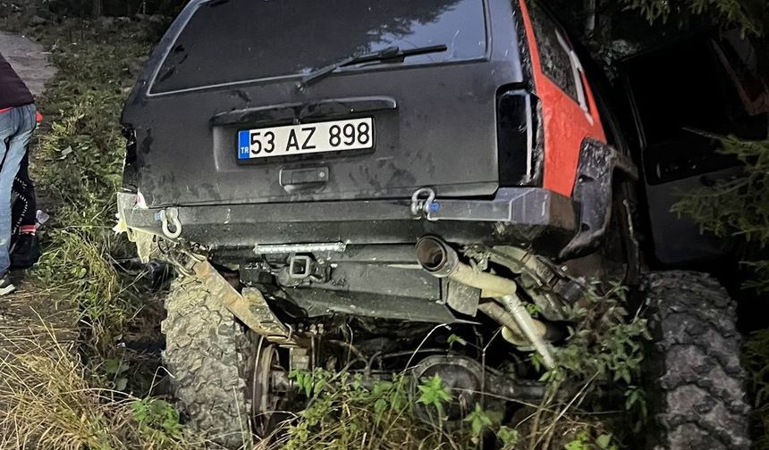 Çamlıhemşin'de trafik kazası: 2’si ağır 4 yaralı