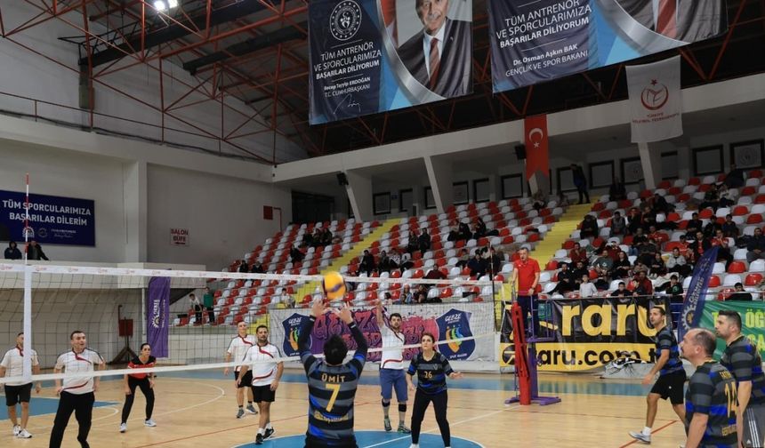 Gebze’de öğretmenler voleybol turnuvasında buluştu