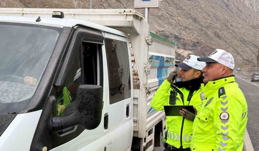 Hakkari’de radarla hız kontrol uygulaması yapıldı