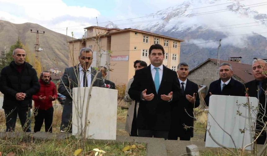 Hakkari’de vefat eden öğretmenler unutulmadı