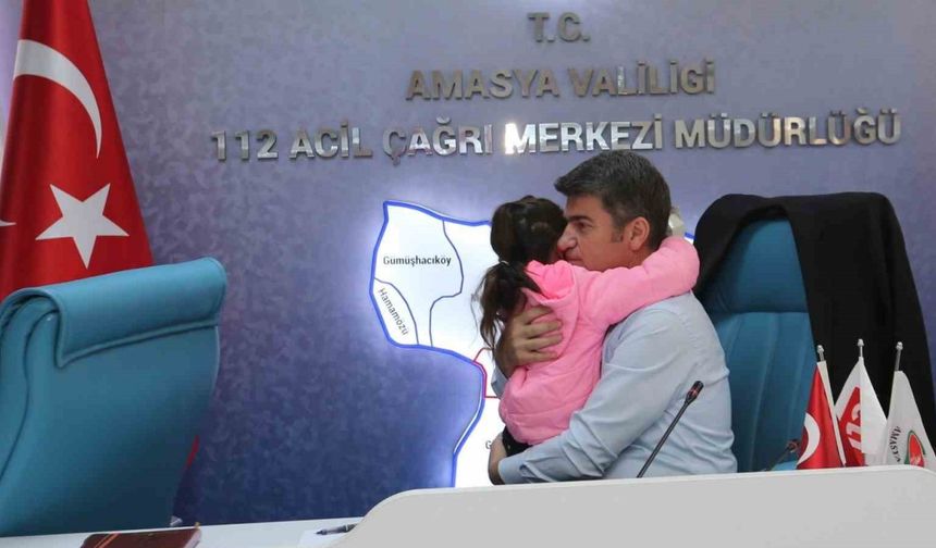 Küçük kız toplantıda Vali Bakan’a sarıldı: İnsanı yaşat ki devlet yaşasın